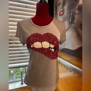 Gray Sequin Lips Graphic Soft Tee
Size S